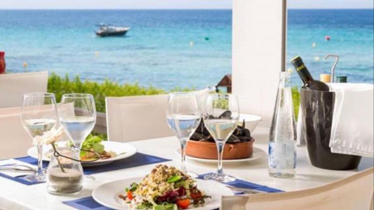 Beachfront Apartment In Ла-Кала-де-Михас Экстерьер фото